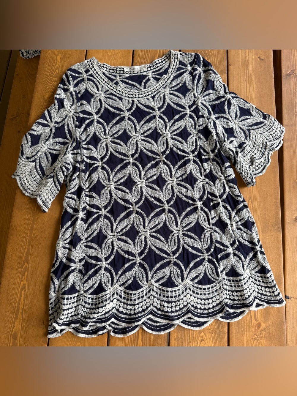 Solitaire Navy White Embroidered Tunic Top 2X Boho Floral Crochet Sleeve